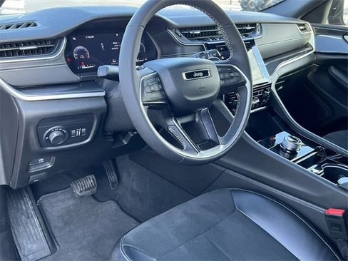 Certified 2023 Jeep Grand Cherokee Altitude image 15