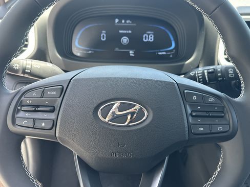 New 2025 Hyundai Venue Limited image 18