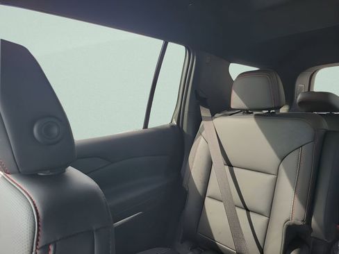 New 2026 Chevrolet Traverse Z71 w/ Enhanced Driving Package AWD/4WD image 12