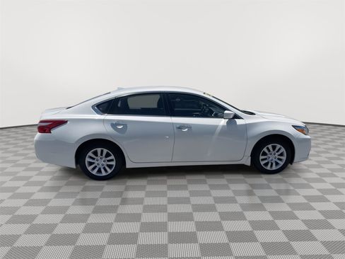 Used 2016 Nissan Altima 2.5 S w/ Power Driver Seat Package FWD image 9
