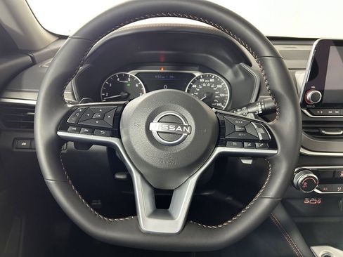 Certified 2025 Nissan Altima 2.5 SR image 18