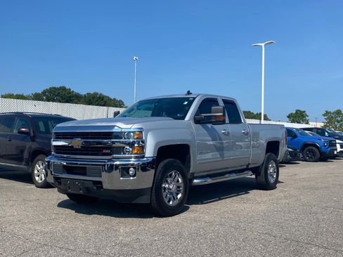 Used 2016 Chevrolet Silverado 2500 LT w/ LT Convenience Package AWD/4WD image 2