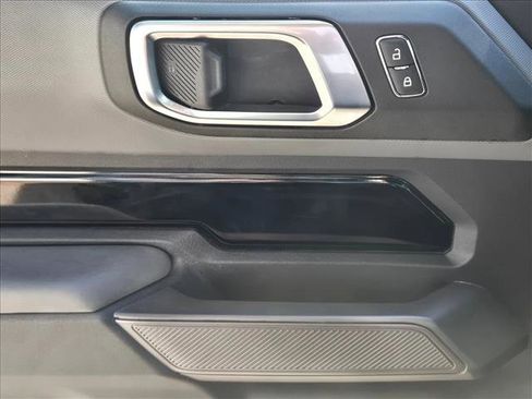 Used 2022 Ford Bronco Black Diamond image 9