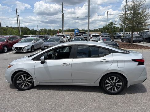 Used 2020 Nissan Versa SV FWD image 4