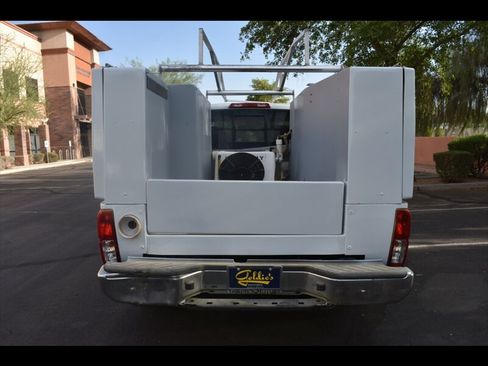 Used 2016 Nissan Frontier SV RWD image 9