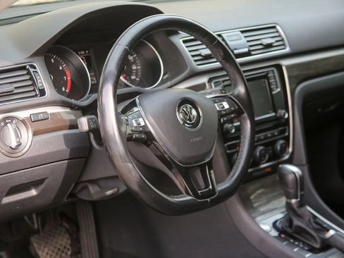 Used 2018 Volkswagen Passat 2.0T SE image 14