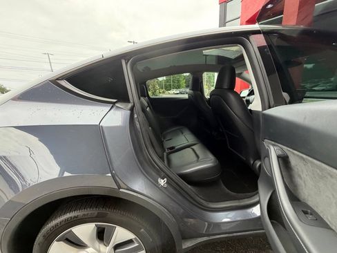 Used 2023 Tesla Model Y Long Range AWD/4WD image 30