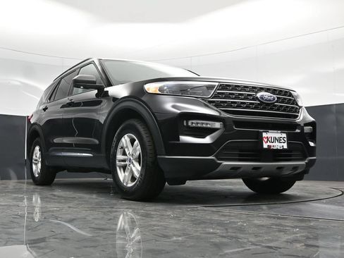 Used 2023 Ford Explorer XLT w/ Equipment Group 202A AWD/4WD image 51