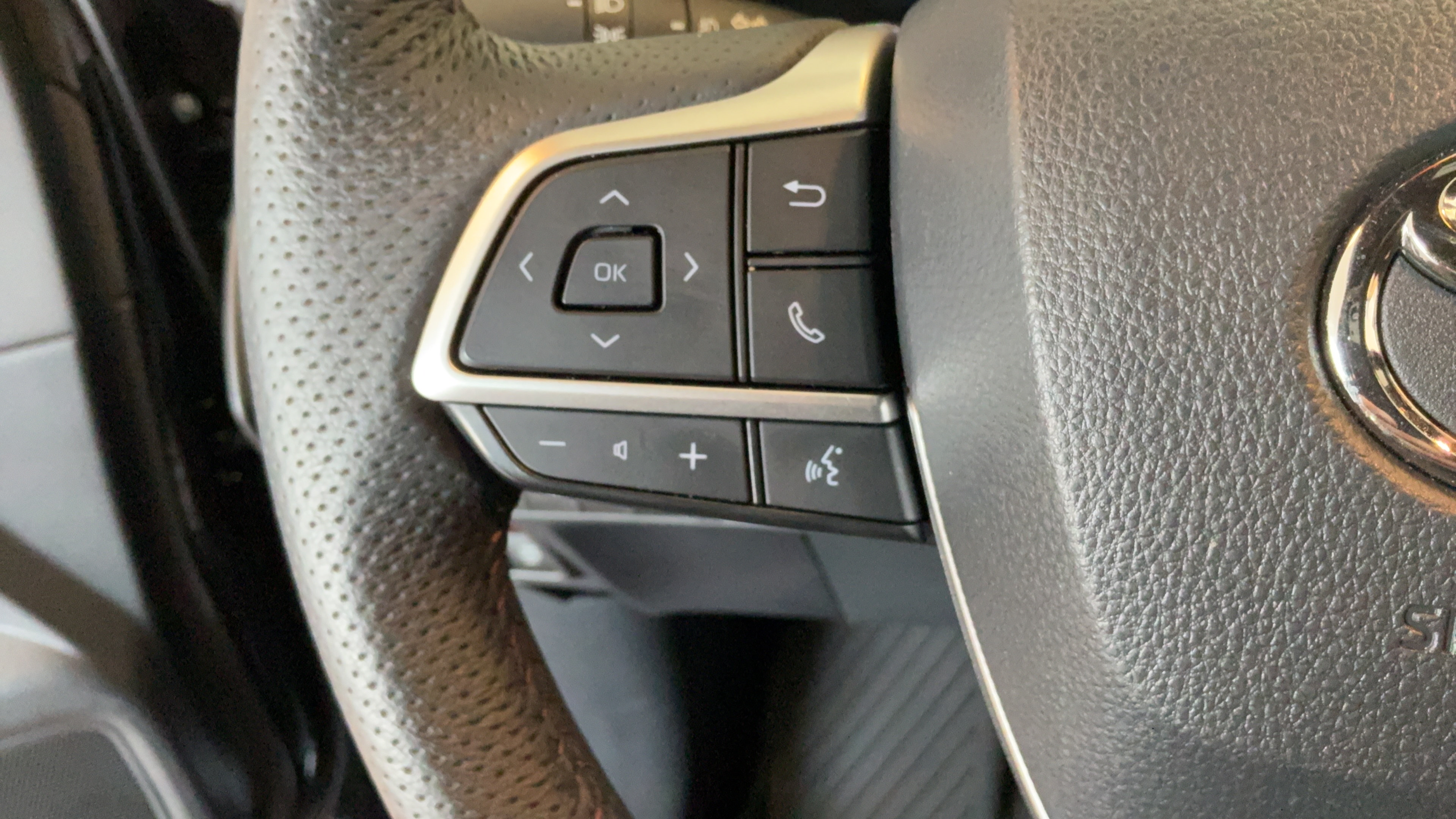 Certified 2025 Toyota Sienna Limited AWD/4WD image 17