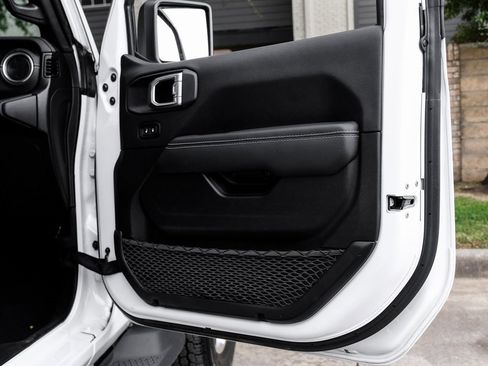 Used 2022 Jeep Wrangler Unlimited Sahara w/ LED Lighting Group image 55