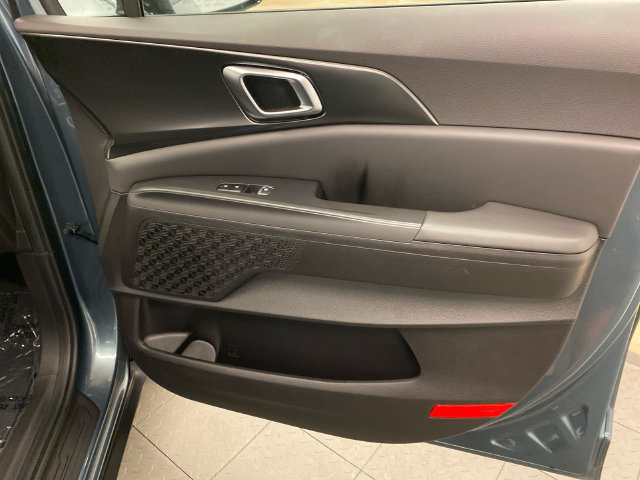 Used 2026 Kia Carnival SX w/ SX Dark Edition Package FWD image 32