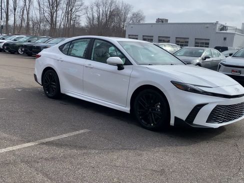 New 2026 Toyota Camry SE image 2