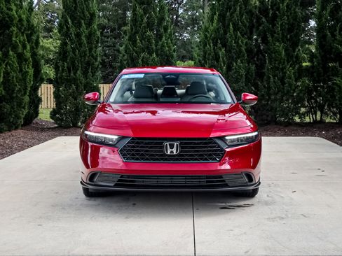 Certified 2025 Honda Accord LX image 3