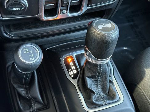 Used 2025 Jeep Wrangler Unlimited Sahara AWD/4WD image 20