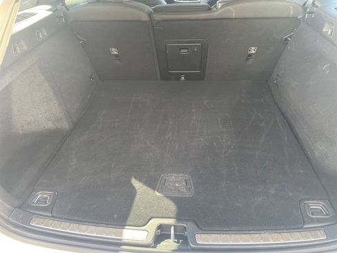 Used 2025 Volvo V60 B5 Cross Country Plus image 32