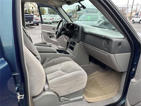 Used 2006 Chevrolet Suburban LS w/ Smart Select Package image 14