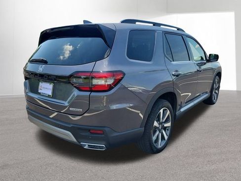 Used 2025 Honda Pilot Touring image 14