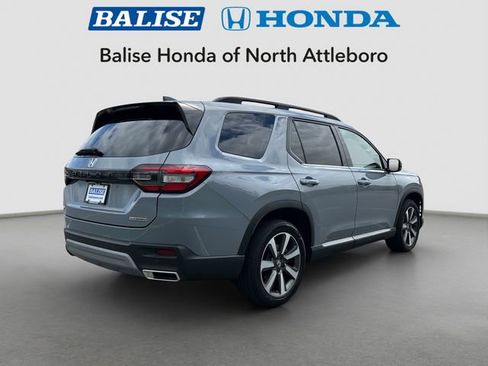 Used 2025 Honda Pilot Touring image 5
