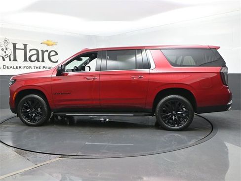 New 2025 Chevrolet Suburban Premier image 30