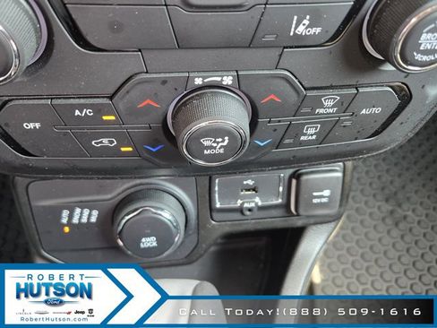 Used 2023 Jeep Renegade Altitude image 18