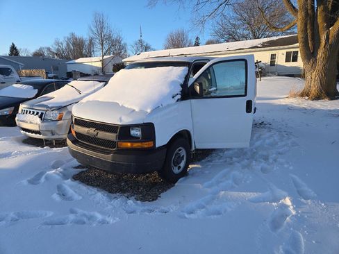 Used 2007 Chevrolet Express 2500 image 2