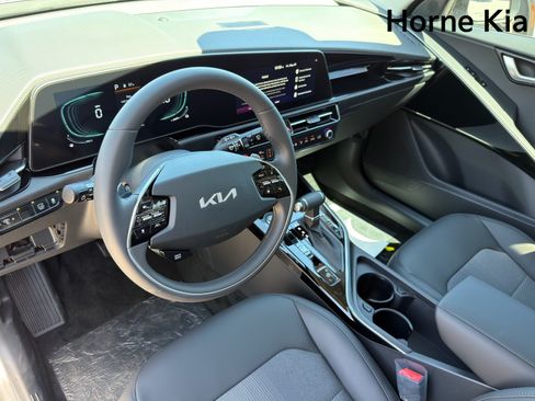 New 2026 Kia Niro EX FWD image 11