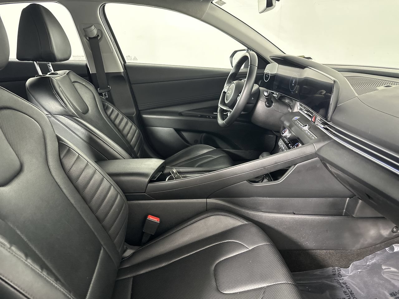 Used 2024 Hyundai Elantra Limited FWD image 11