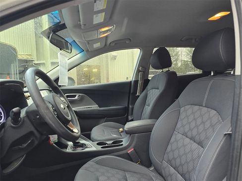Used 2021 Kia Niro LX image 2