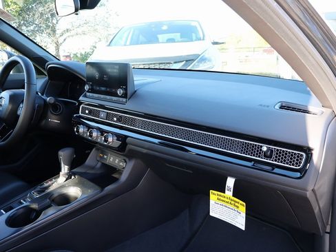 Certified 2025 Honda Civic Sport image 9