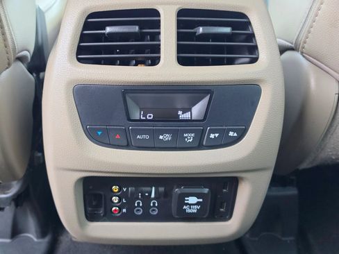 Used 2018 Honda Pilot Touring image 40