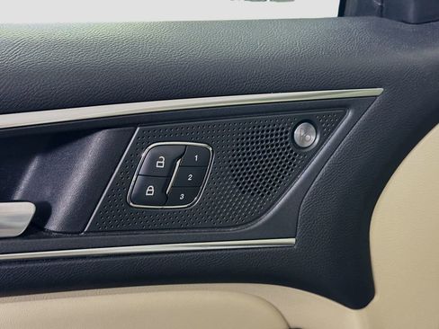 Used 2020 Ford Edge Titanium image 21