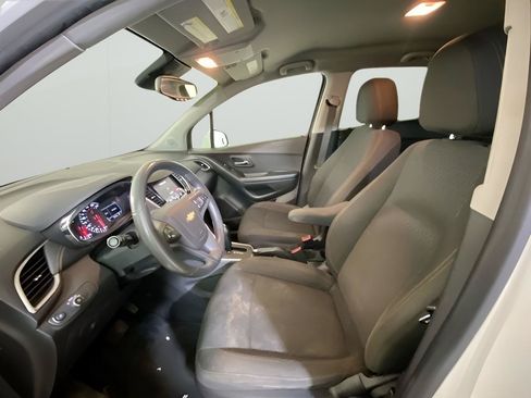 Used 2021 Chevrolet Trax LS w/ Tint and Cruise Package FWD image 28