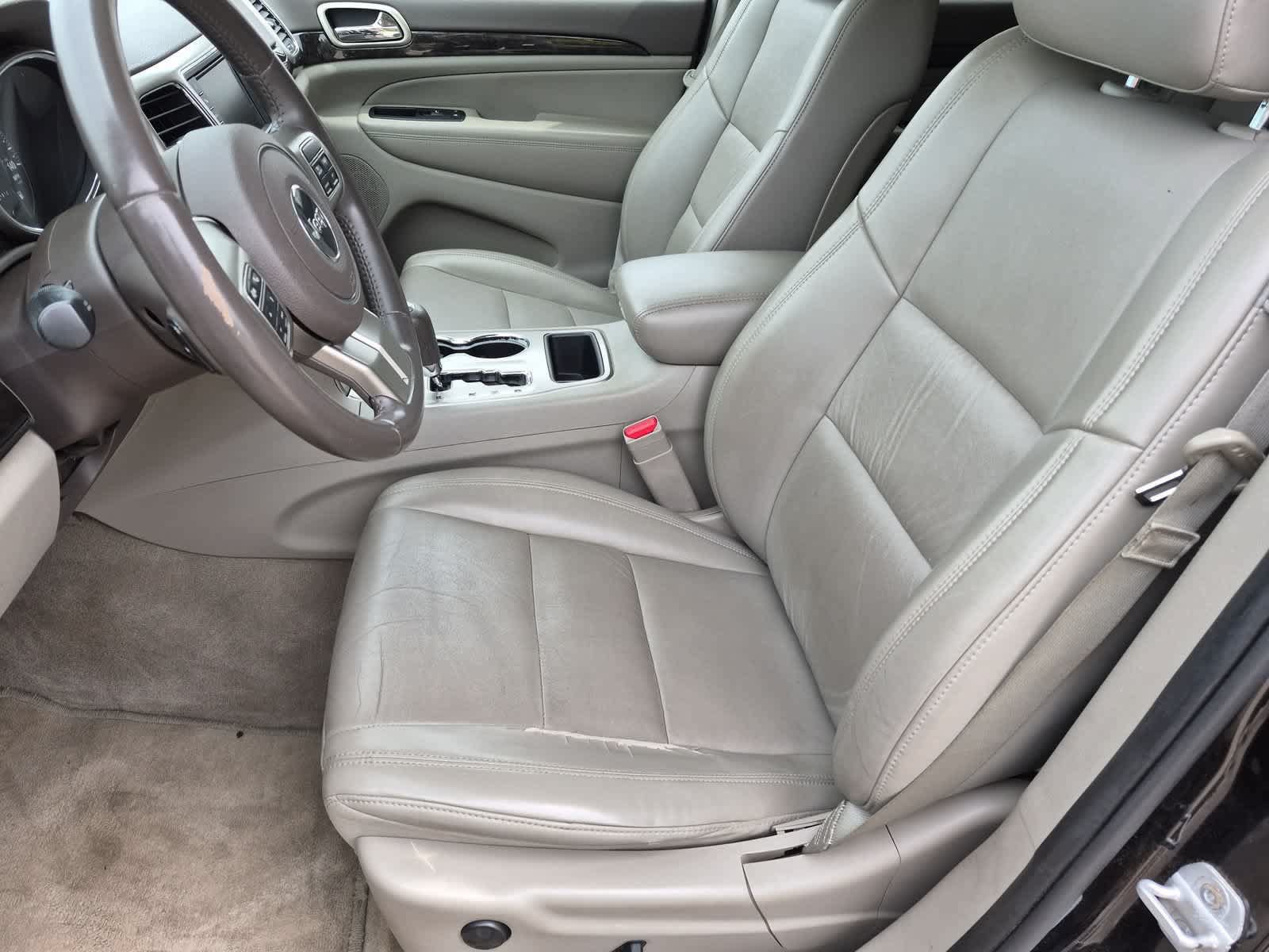 Used 2011 Jeep Grand Cherokee Laredo AWD/4WD image 16
