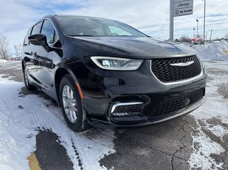 Used 2024 Chrysler Pacifica Touring-L video 2