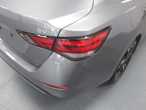 Used 2024 Nissan Sentra SV FWD image 11