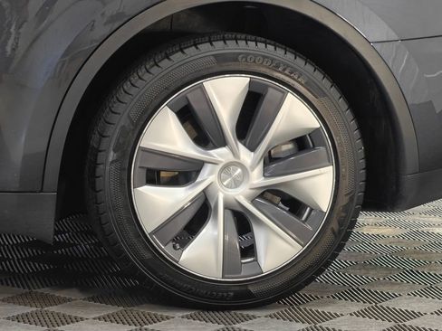 Used 2024 Tesla Model Y Long Range AWD/4WD image 62