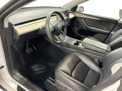 Certified 2023 Tesla Model Y Long Range AWD/4WD image 9