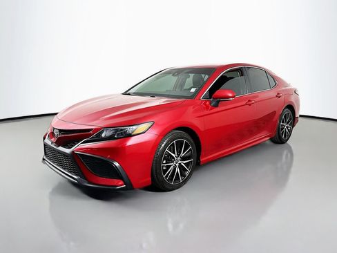 Used 2023 Toyota Camry SE FWD image 4