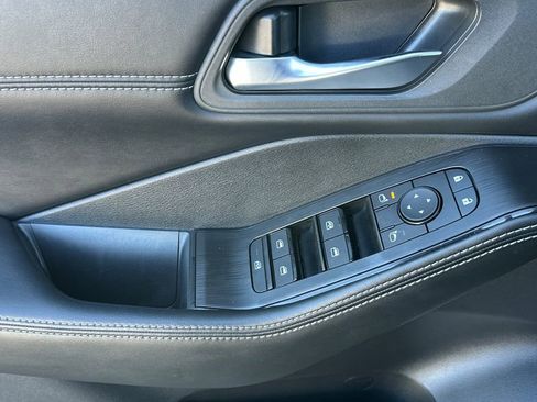 Used 2025 Nissan Rogue SV w/ SV Premium Package image 10