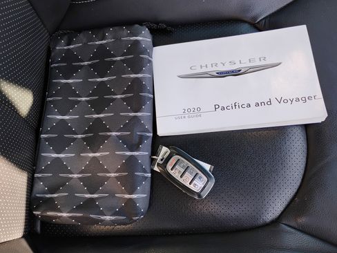 Used 2020 Chrysler Pacifica Touring-L w/ S Appearance Package image 36