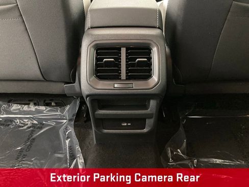 Used 2025 Volkswagen Taos SE AWD/4WD image 18