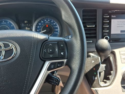 Used 2020 Toyota Sienna LE FWD image 21