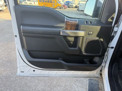 Used 2015 Ford F150 Platinum w/ Equipment Group 701A Luxury image 9