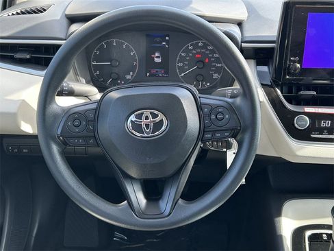 Used 2025 Toyota Corolla LE image 33