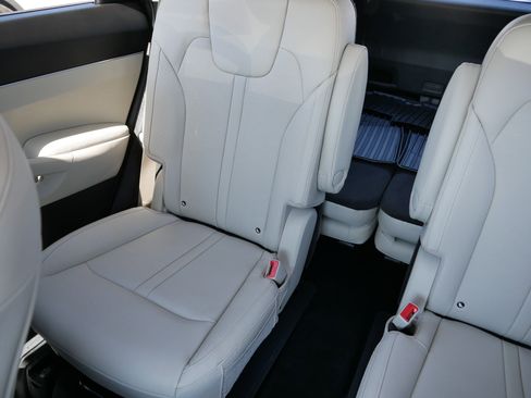 Certified 2025 Kia Sorento EX w/ EX Panoramic Sunroof Package image 12