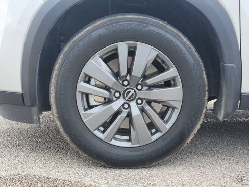 Used 2025 Nissan Pathfinder SV w/ SV Premium Package FWD image 7