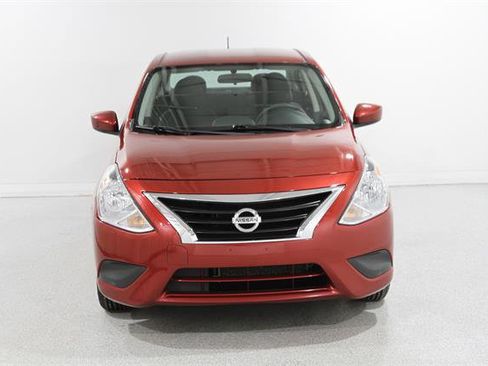 Used 2017 Nissan Versa SV image 2