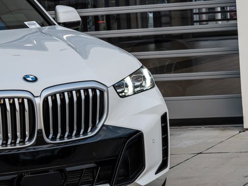 New 2026 BMW X5 xDrive40i w/ M Sport Package image 7