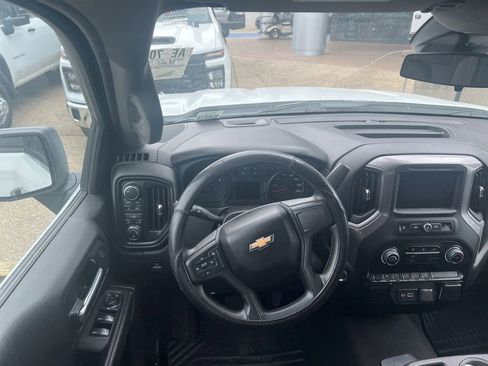 Used 2024 Chevrolet Silverado 1500 Custom image 23