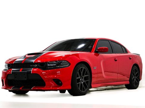 Used 2019 Dodge Charger Scat Pack w/ Harman/Kardon Audio Group RWD image 3